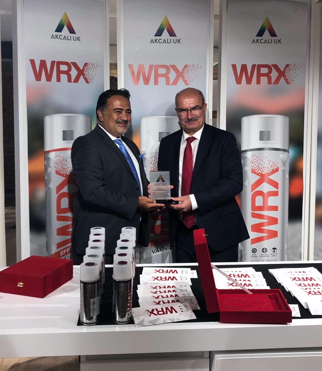 İngiltere'nin ilk Türk boyası Bakan Ruhsar Pekcan'ın açılışıyla faaliyetlerine başladı